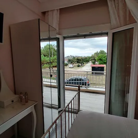 Eva Apartman Néa Péramos